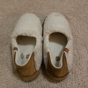 Women's Acorn Moc Slippers with Cloud Cushion Comfort, Size 6.5-7.5